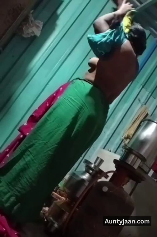 assam aunty removing saree nude pics