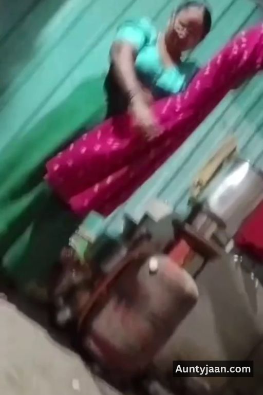 assam aunty removing saree nude pics