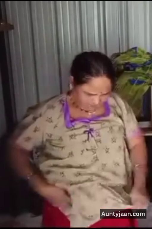 assam aunty removing saree nude pics