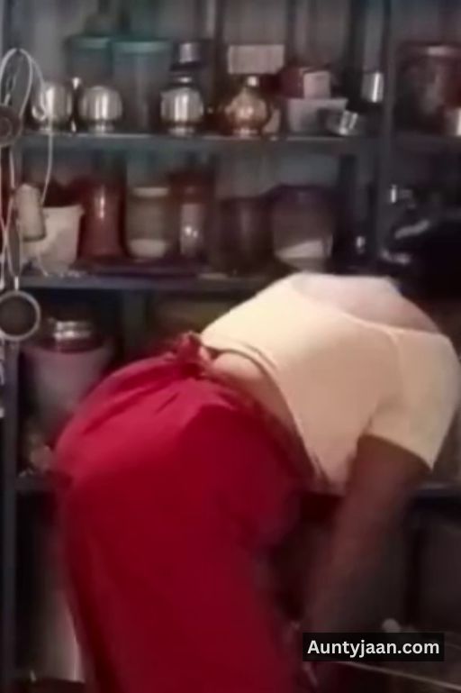 assam aunty removing saree nude pics