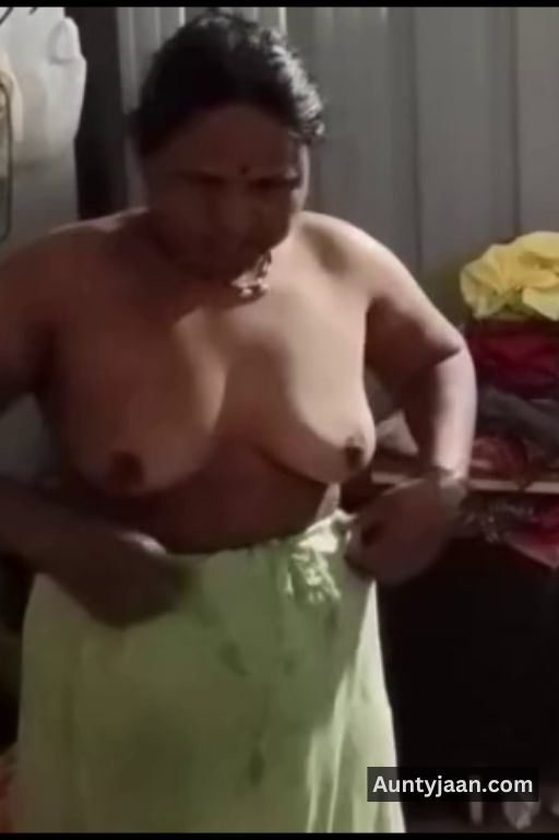assam aunty removing saree nude pics