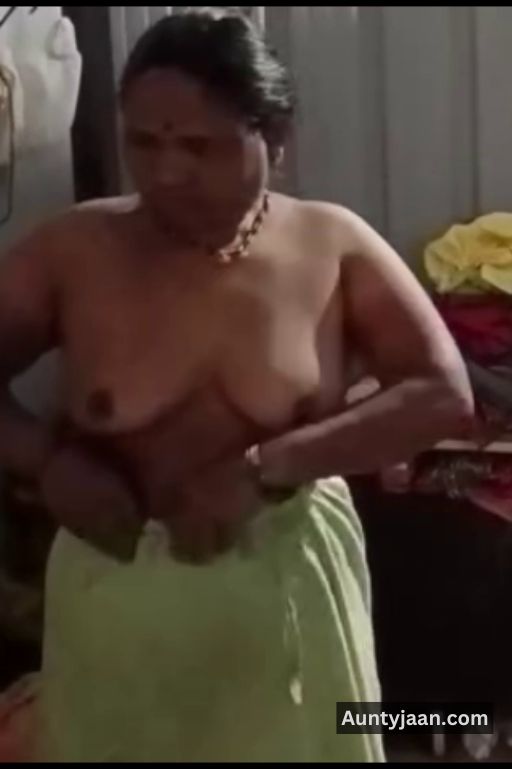 assam aunty removing saree nude pics