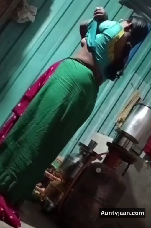 assam aunty removing saree nude pics