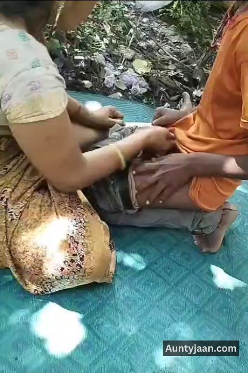 randi aunty outdoor chudai