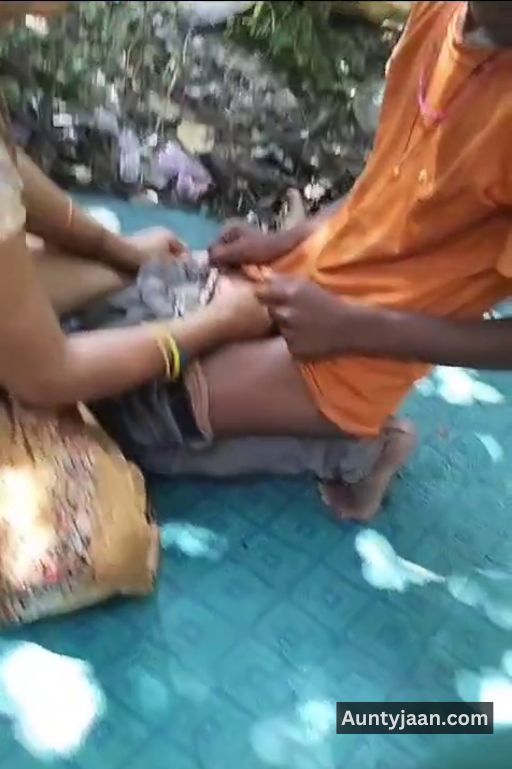 randi aunty outdoor chudai