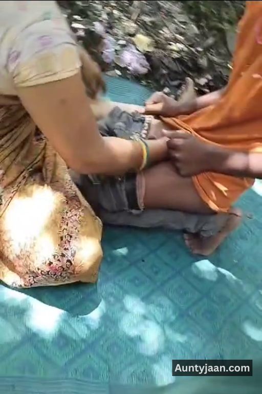 randi aunty outdoor chudai