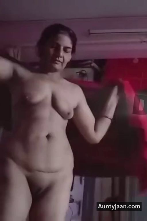 aunty maxi nude photos