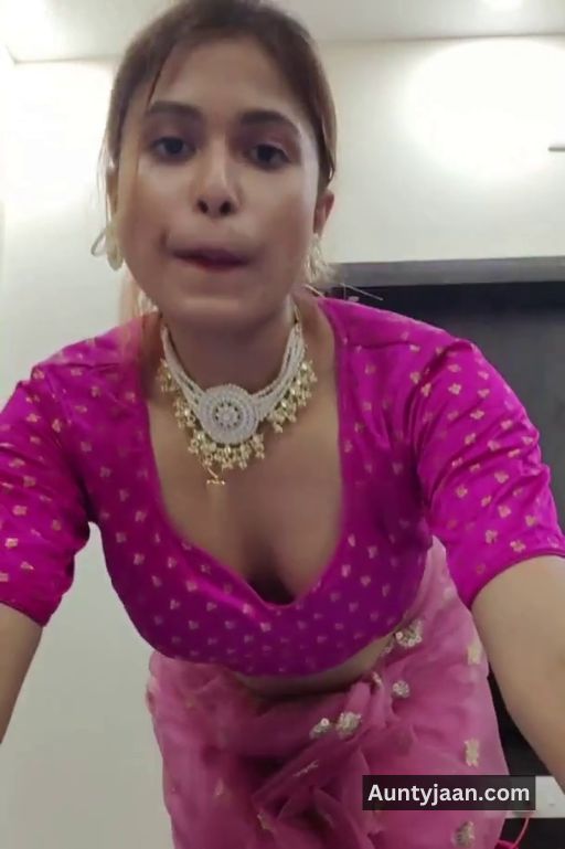 hot bhabhi removing saree nudes