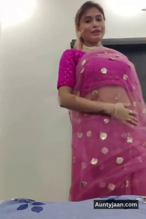 hot bhabhi removing saree nudes