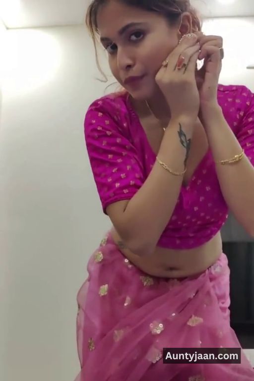 hot bhabhi removing saree nudes