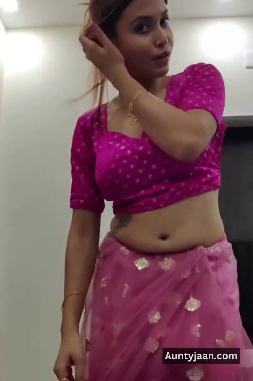 hot bhabhi removing saree nudes