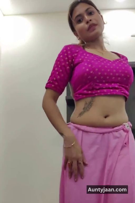 hot bhabhi removing saree nudes