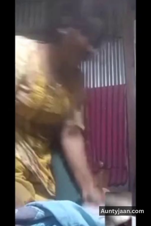 yellow suit salwar wali village aunty big boobs nudes