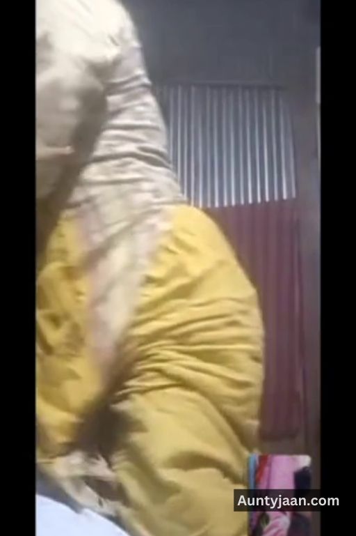 yellow suit salwar wali village aunty big boobs nudes