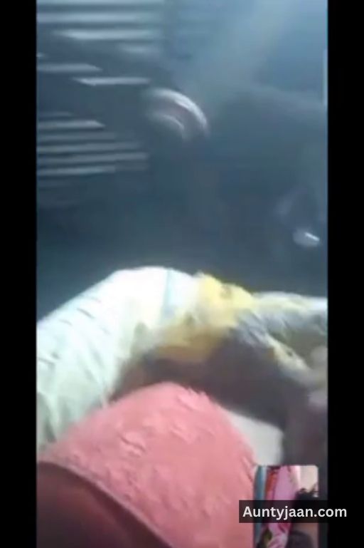 yellow suit salwar wali village aunty big boobs nudes