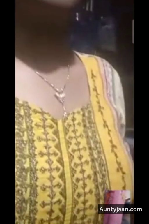 yellow suit salwar wali village aunty big boobs nudes