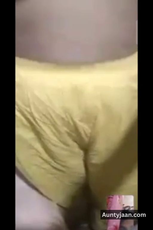 yellow suit salwar wali village aunty big boobs nudes
