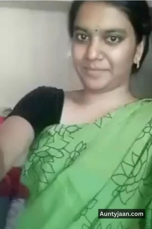 mallu aunty saree nude