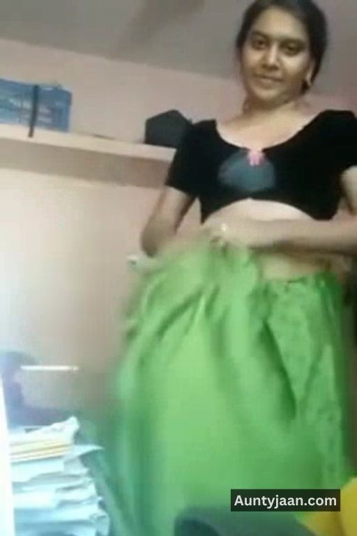 mallu aunty saree nude