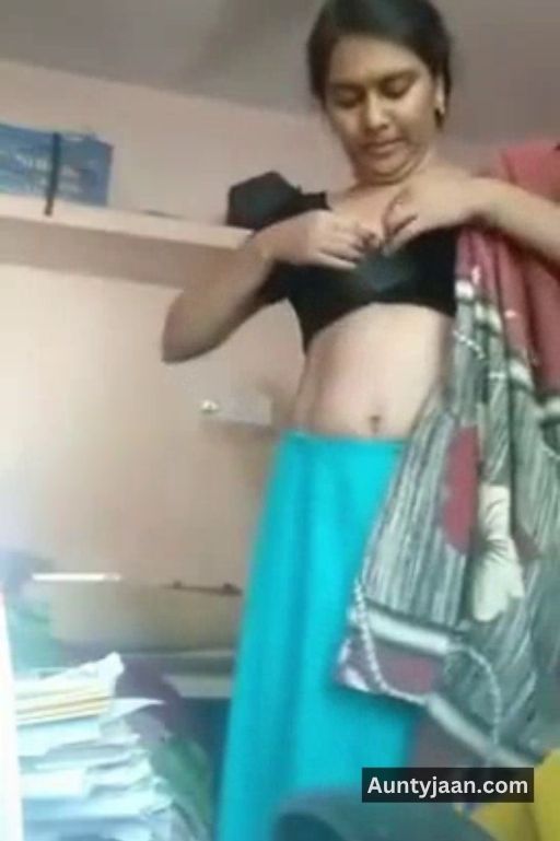 mallu aunty saree nude
