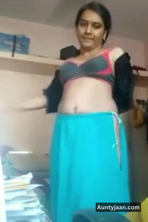 mallu aunty saree nude