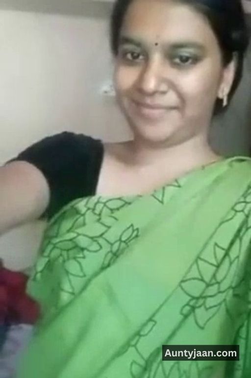 mallu aunty saree nude