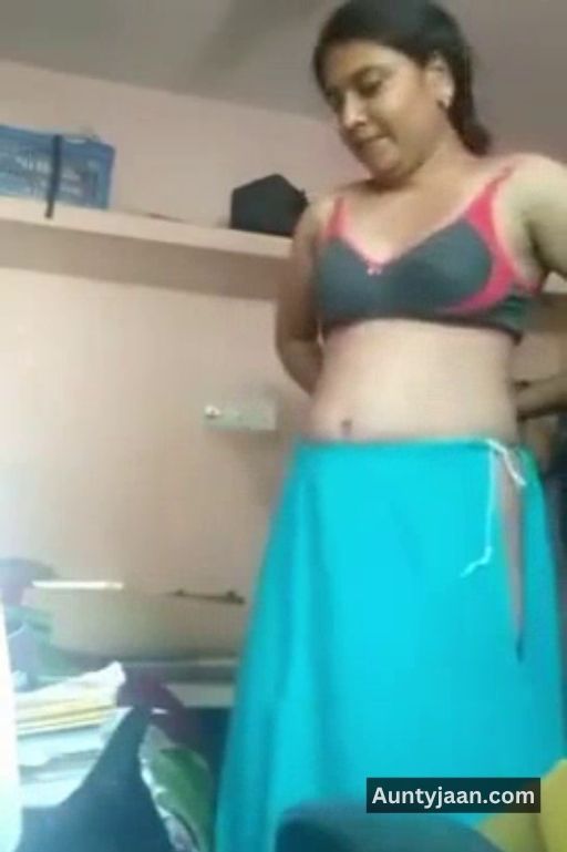 mallu aunty saree nude