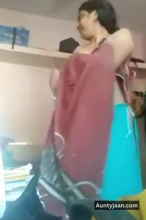 mallu aunty saree nude