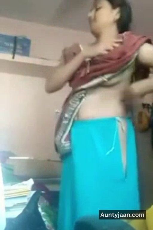 mallu aunty saree nude
