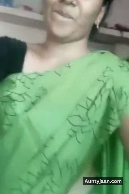 mallu aunty saree nude