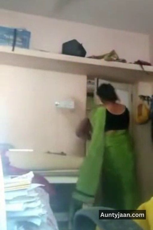 mallu aunty saree nude