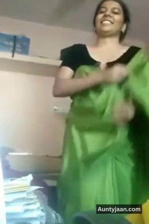 mallu aunty saree nude