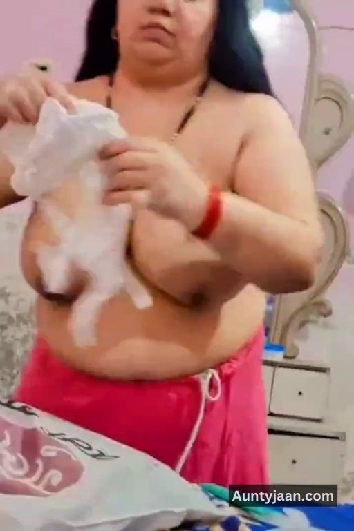 aunty tanker boobs pics or aunty big boobs photos