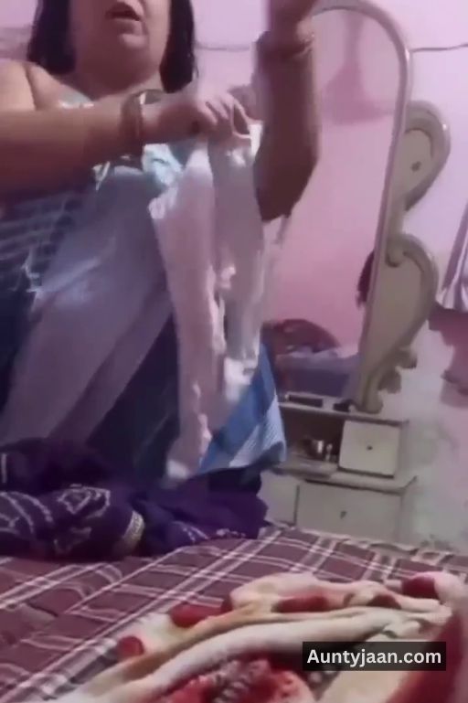 aunty tanker boobs pics or aunty big boobs photos