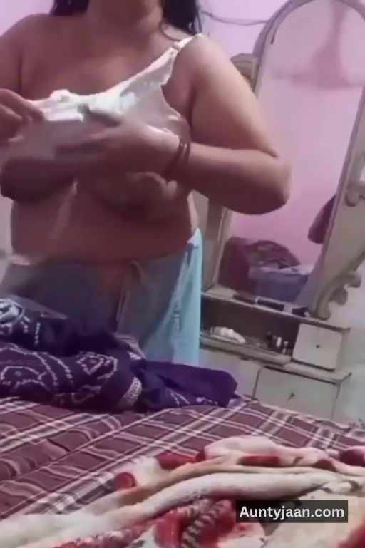 aunty tanker boobs pics or aunty big boobs photos