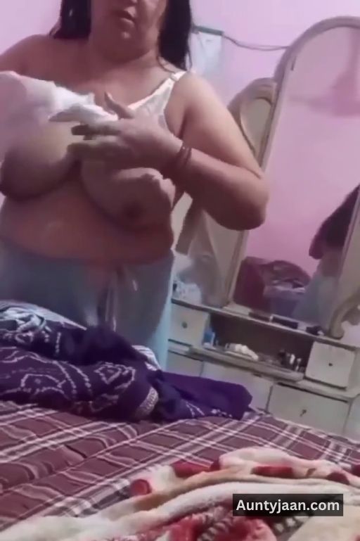 aunty tanker boobs pics or aunty big boobs photos