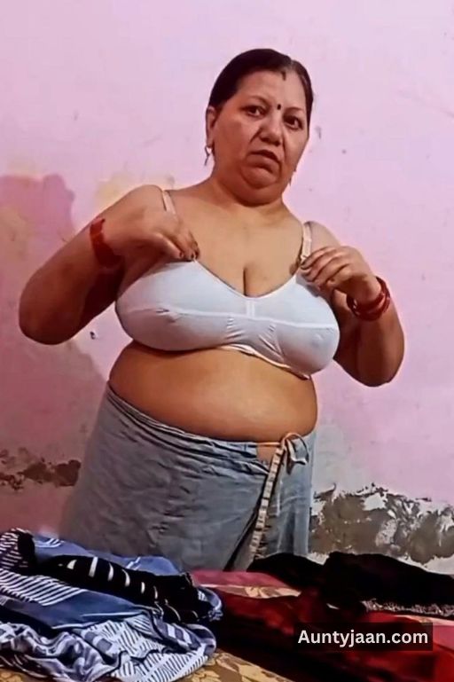 aunty tanker boobs pics or aunty big boobs photos