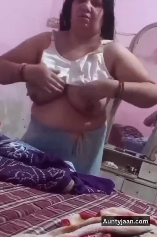 aunty tanker boobs pics or aunty big boobs photos