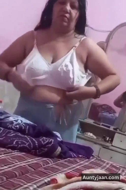 aunty tanker boobs pics or aunty big boobs photos