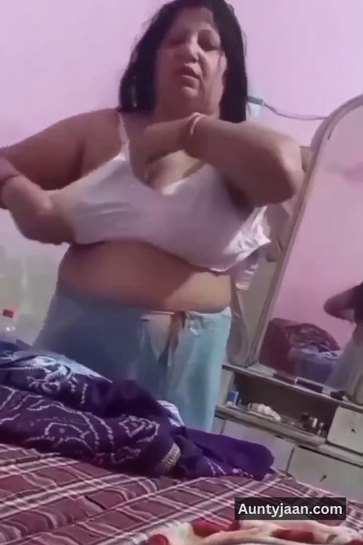 aunty tanker boobs pics or aunty big boobs photos