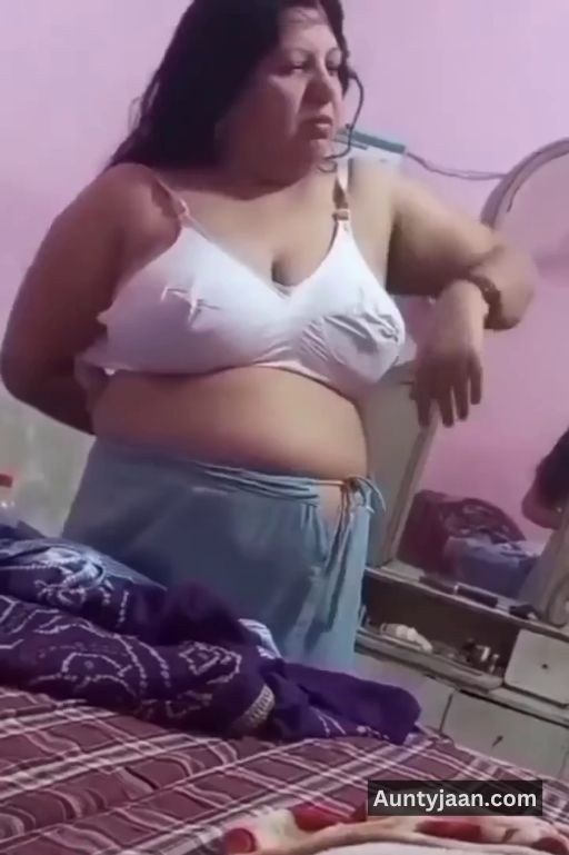 aunty tanker boobs pics or aunty big boobs photos