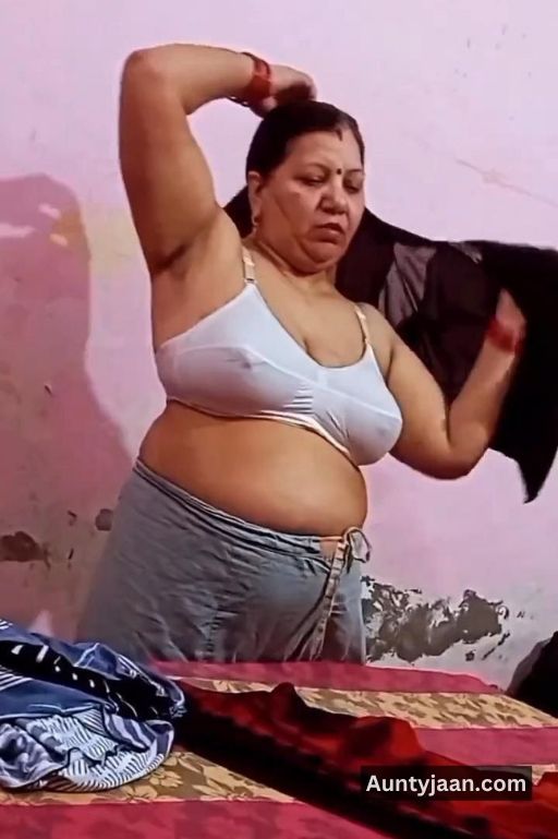 aunty tanker boobs pics or aunty big boobs photos