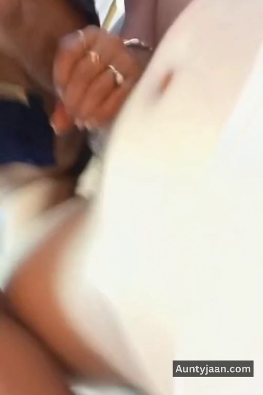 pushpa aunty ko lund chusaya