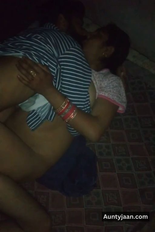 pados wali aunty ko pela