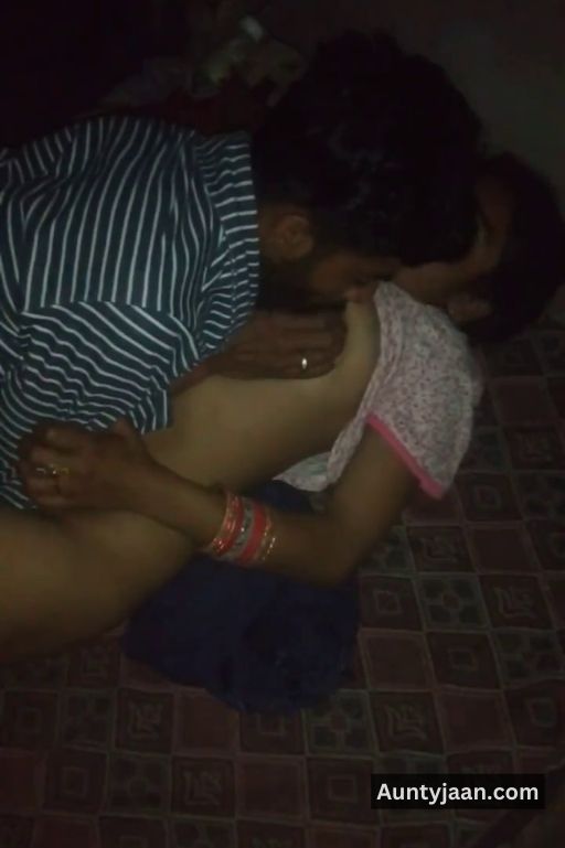 pados wali aunty ko pela