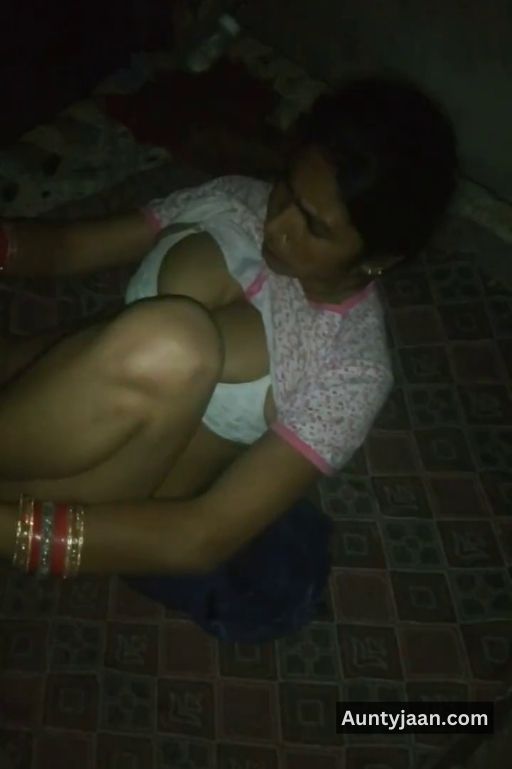 pados wali aunty ko pela