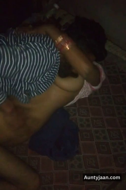 pados wali aunty ko pela