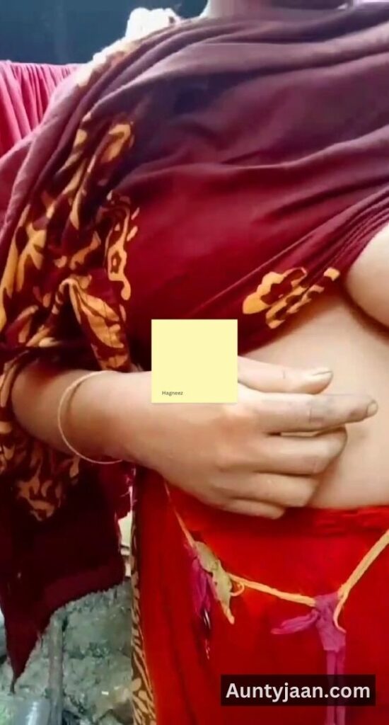 aunty ne boobs dikhaye