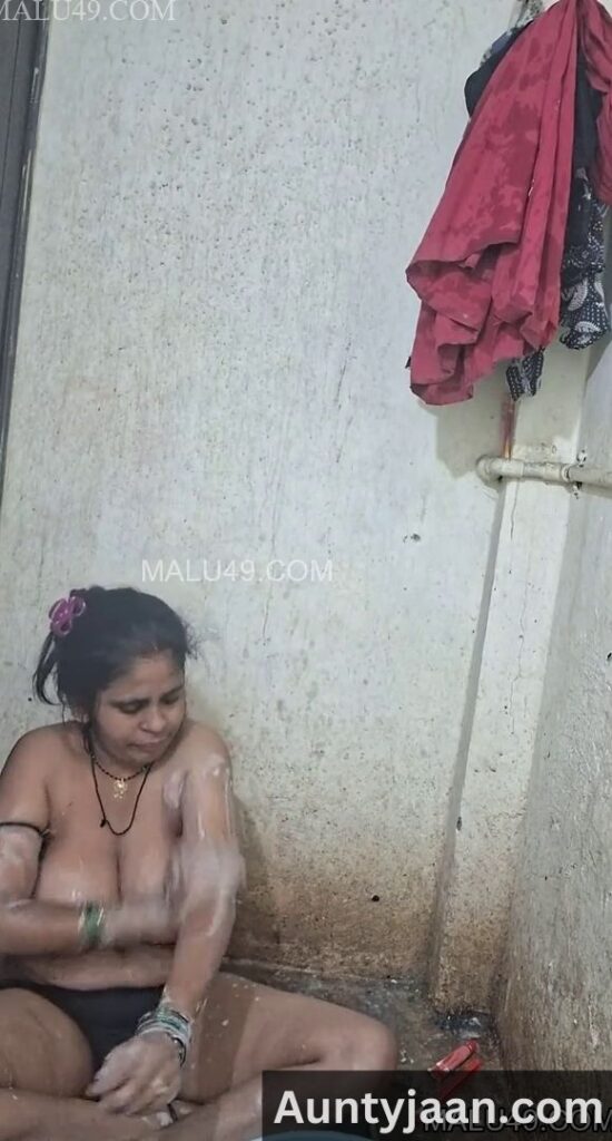 tamil aunty bathroom video