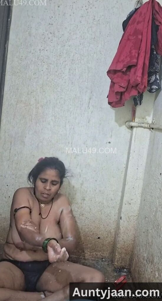 tamil aunty bathroom video